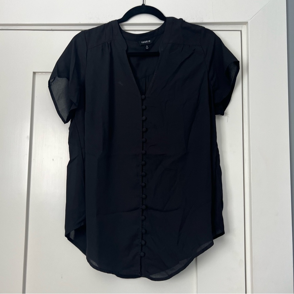 Torrid button front short sleeve Harper blouse